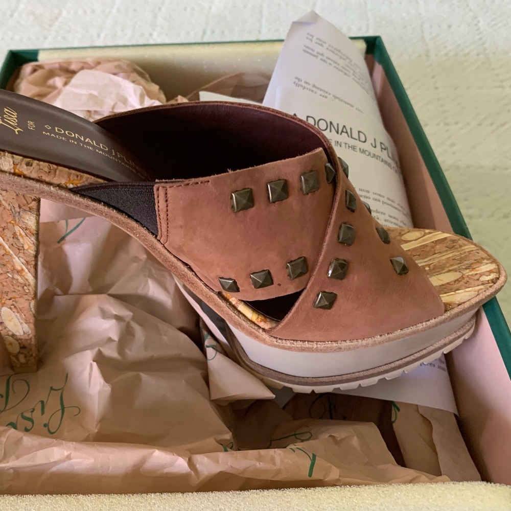 Lisa Pliner for Donald Pliner nubuck (leather) and cork sandals. New. Size 7.5